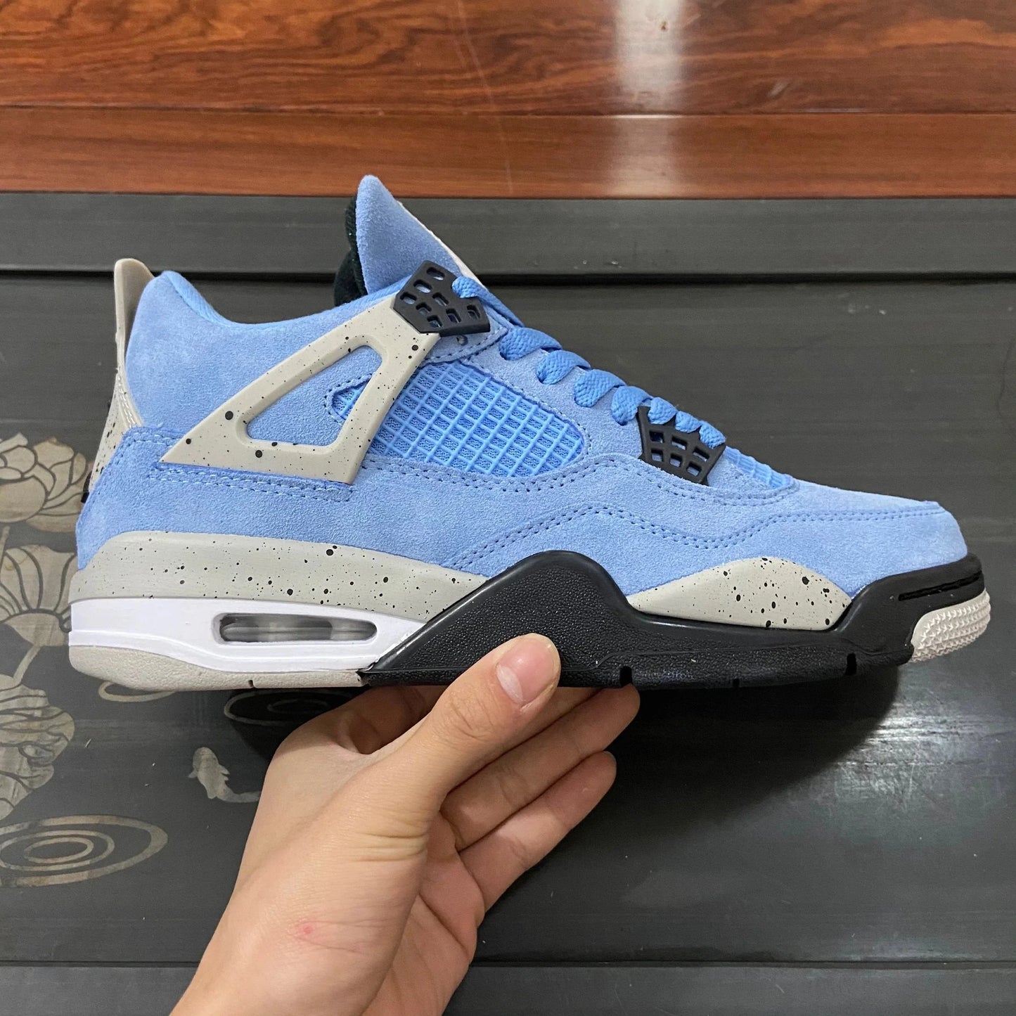 Retro 4 University Blue