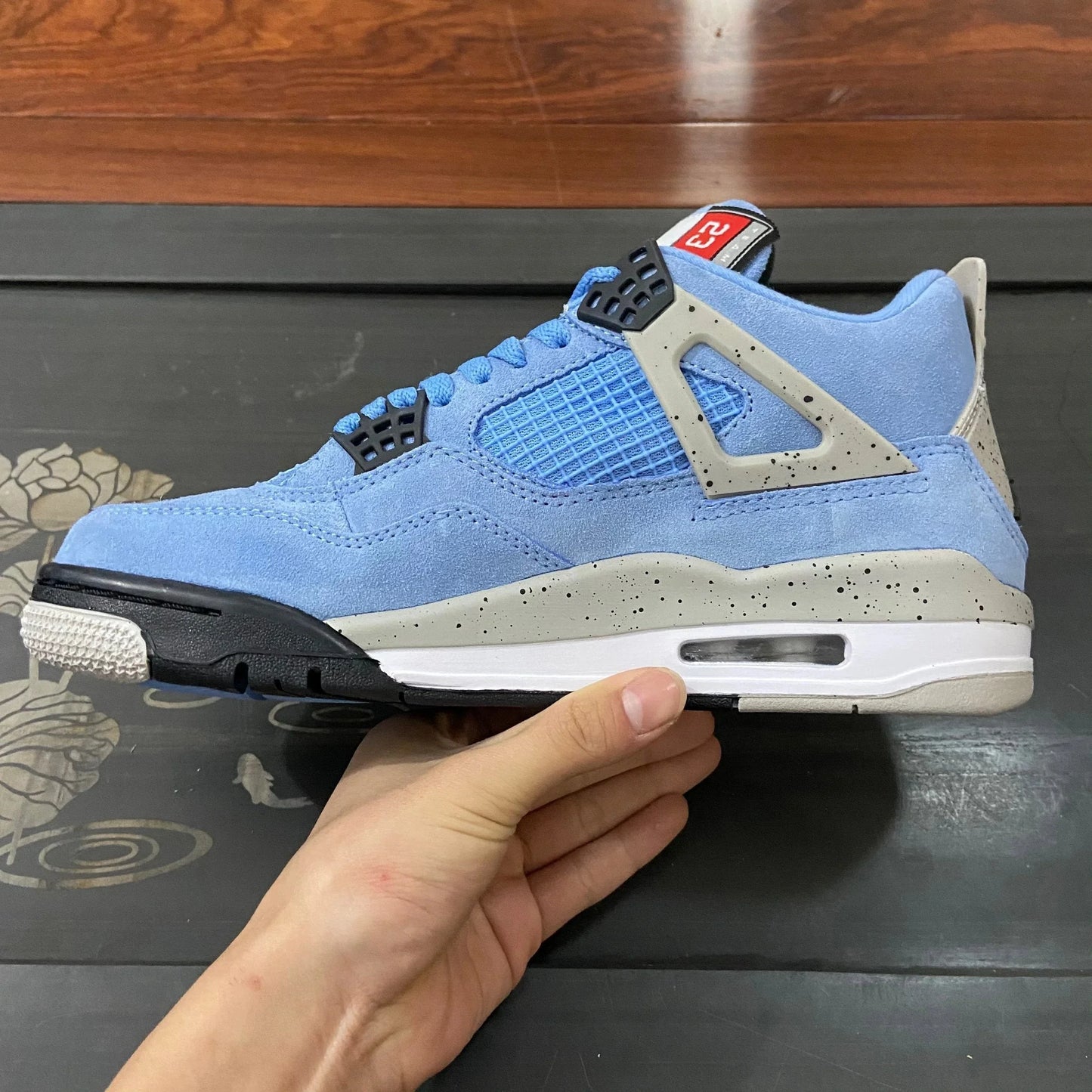 Retro 4 University Blue